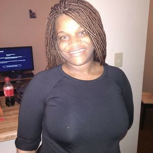 Meet your Posher, Larissa